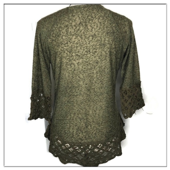 💞SOLD💞BKE Gimmicks lace  olive V-neck pullover - Picture 4 of 8